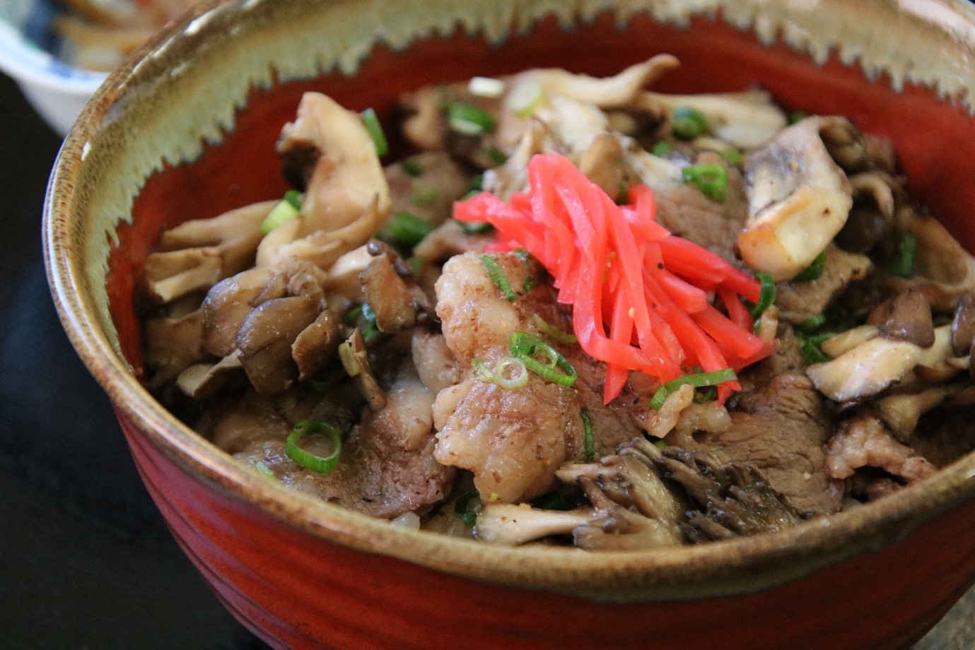 牛肉舞茸バター焼丼